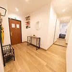 New Cozy Apt, Close To Downtown * روما