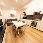 New Cozy Apt, Close To Downtown *