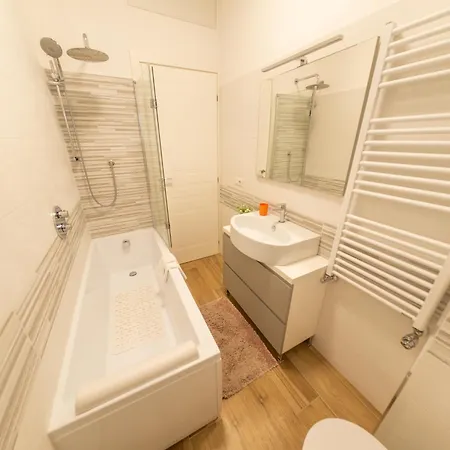 New Cozy Apt, Close To Downtown Lejlighed *