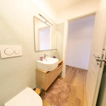 New Cozy Apt, Close To Downtown Lejlighed Rom