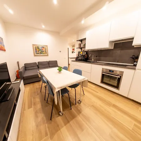 New Cozy Apt, Close To Downtown *