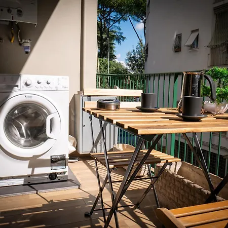 New Cozy Apt, Close To Downtown Rom