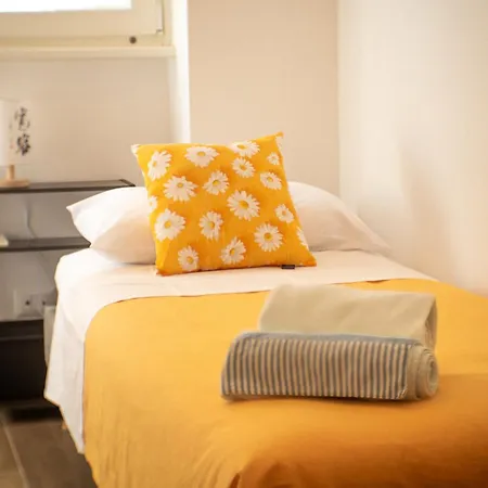 Lejlighed New Cozy Apt, Close To Downtown Rom